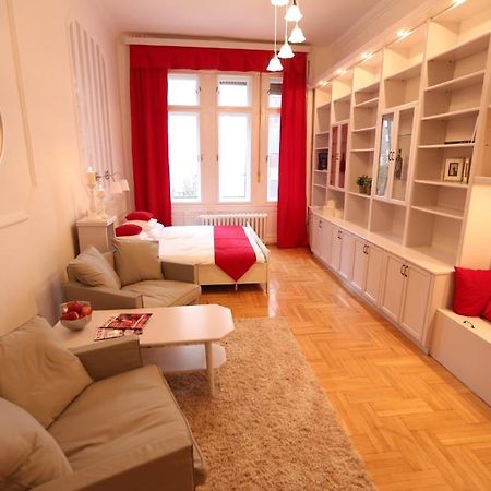 d.Five Classic Luxury Apartment Budapest Chambre photo