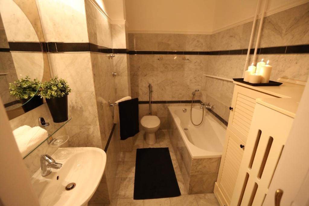 d.Five Classic Luxury Apartment Budapest Chambre photo