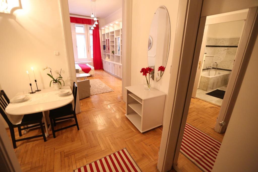 d.Five Classic Luxury Apartment Budapest Chambre photo