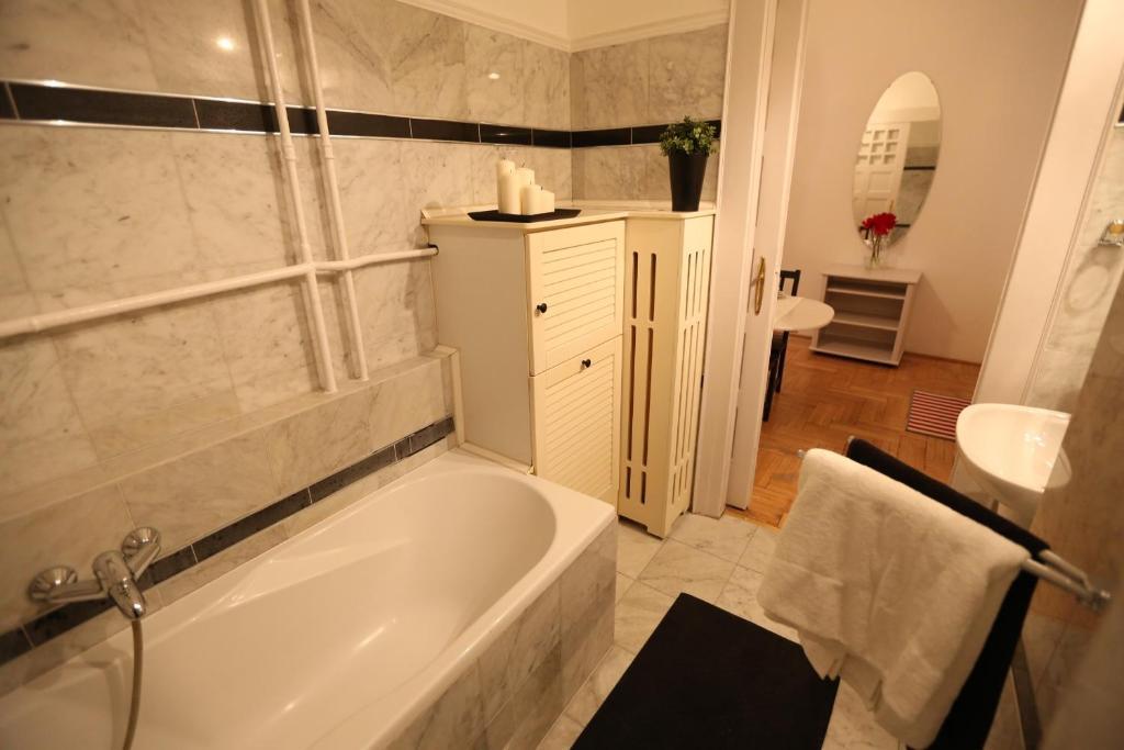 d.Five Classic Luxury Apartment Budapest Chambre photo