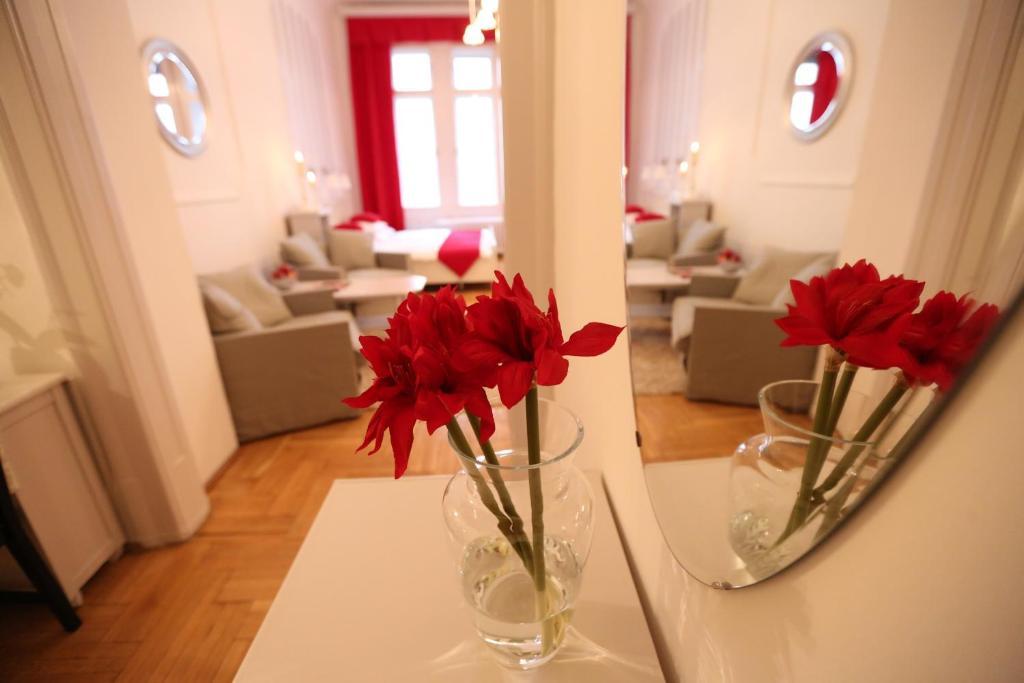 d.Five Classic Luxury Apartment Budapest Extérieur photo