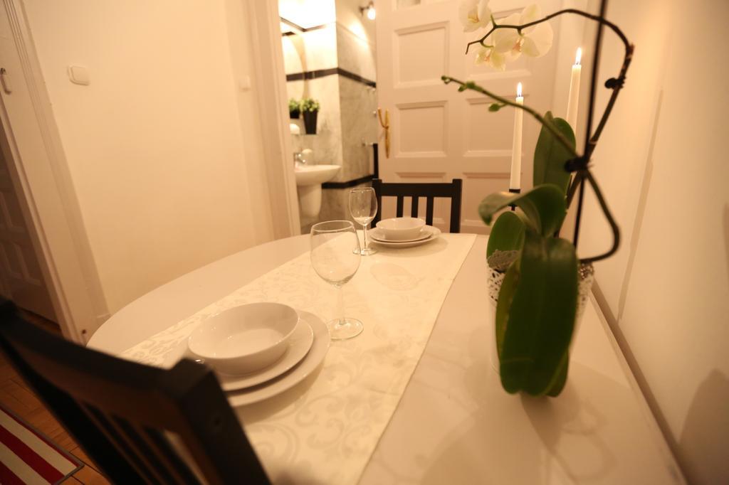 d.Five Classic Luxury Apartment Budapest Extérieur photo